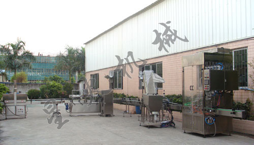 與安琪酵母股份有限公司牽手合作，設(shè)計(jì)制造自動(dòng)膏體灌裝生產(chǎn)線